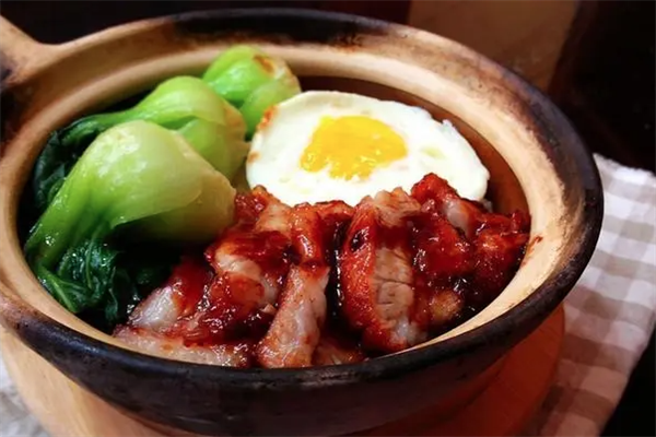 鸿坤煎肉煲仔饭店