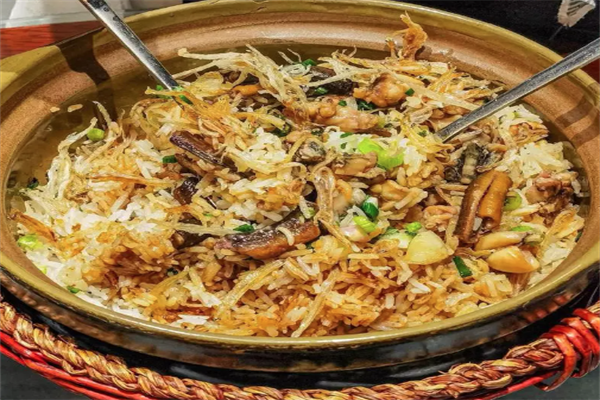 荣运莱煲仔饭 荣运莱煲仔饭