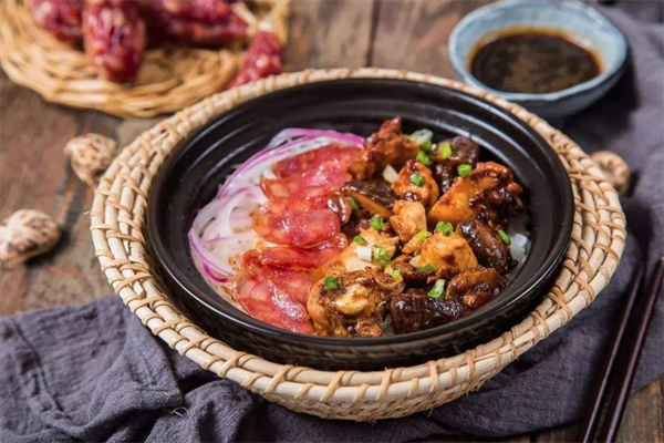 大萌城煲仔饭 大萌城煲仔饭