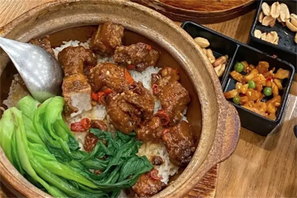 阿牛煲仔饭 阿牛煲仔饭
