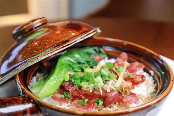 严记煲仔饭 严记煲仔饭