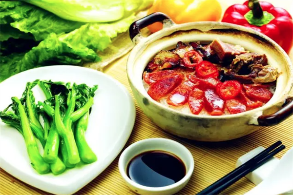 丫头煲仔饭 丫头煲仔饭