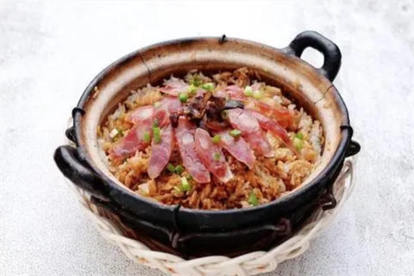 严记煲仔饭 严记煲仔饭