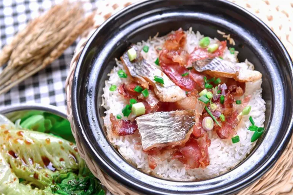 源乡美食煲仔饭