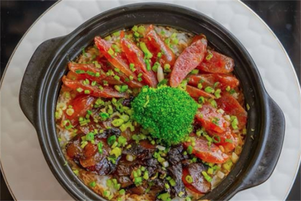 羊城腊味煲仔饭 羊城腊味煲仔饭