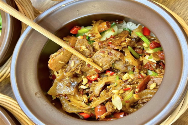 美食莱煲仔饭 美食莱煲仔饭