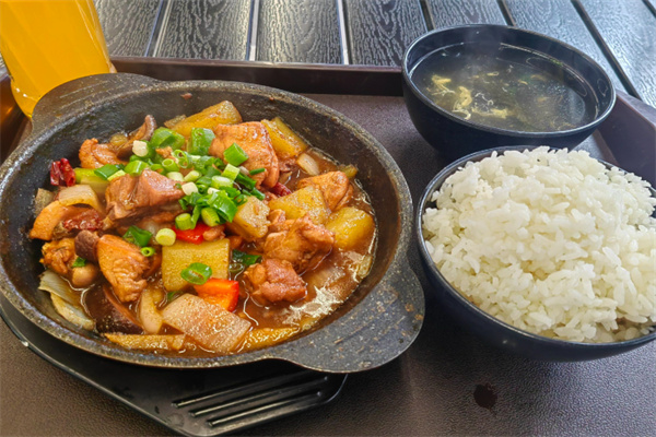 小俩口黄焖鸡米饭 小俩口黄焖鸡米饭