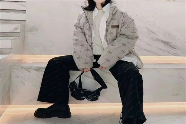 VETEMENTS VETEMENTS