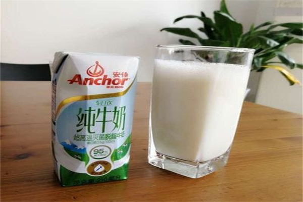 安佳脱脂牛奶