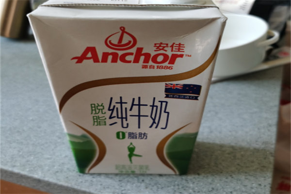 安佳脱脂牛奶