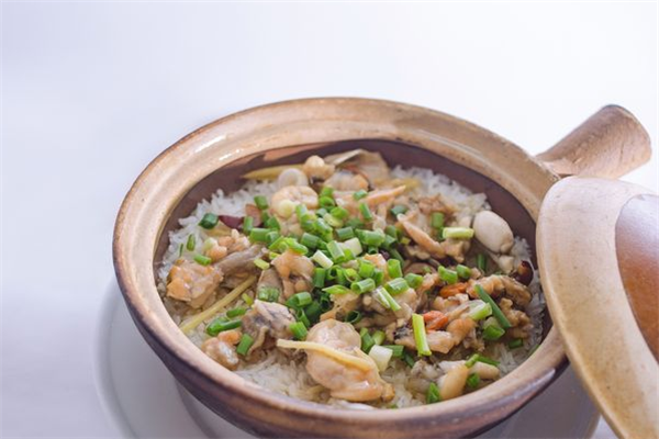 啊香婆煲仔饭 啊香婆煲仔饭
