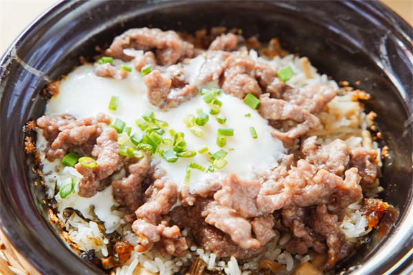 呐力隆广式煲仔饭