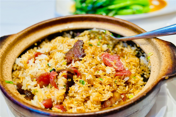 光头佬煲仔饭 光头佬煲仔饭