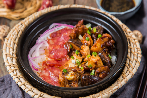 呐力隆广式煲仔饭