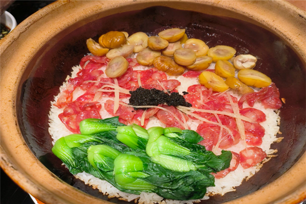 露露煲仔饭 露露煲仔饭