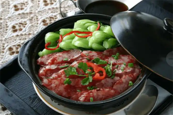 呐力隆广式煲仔饭