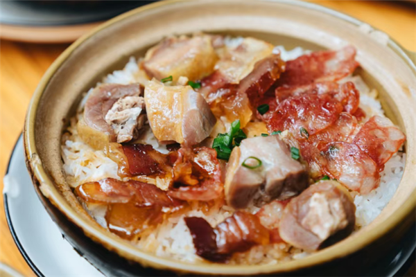 米小范秘制煲仔饭