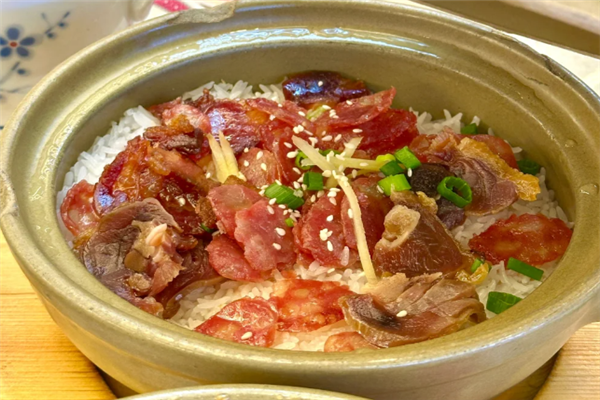 明伍煲仔饭
