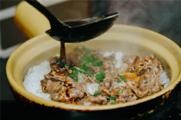 米小范秘制煲仔饭