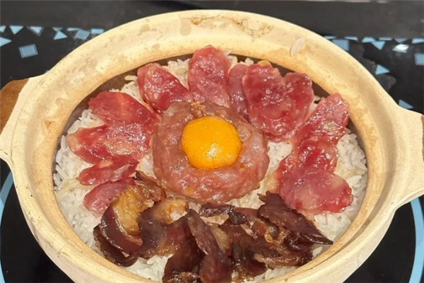 四方煲仔饭