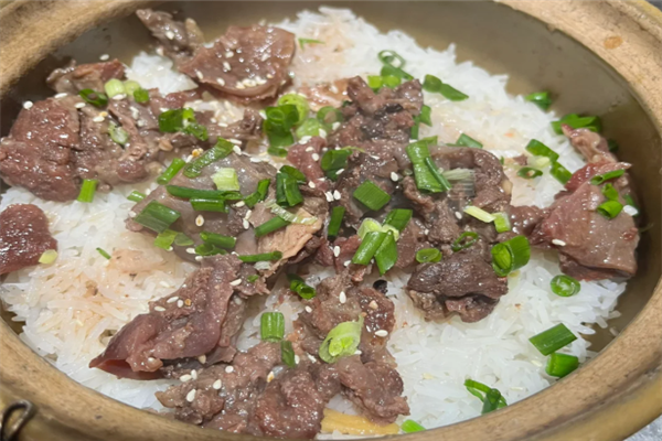满虞广式煲仔饭