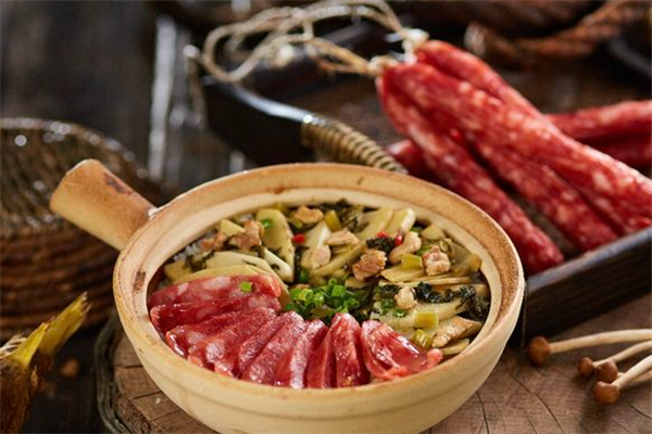 骆家仪煲仔饭 骆家仪煲仔饭