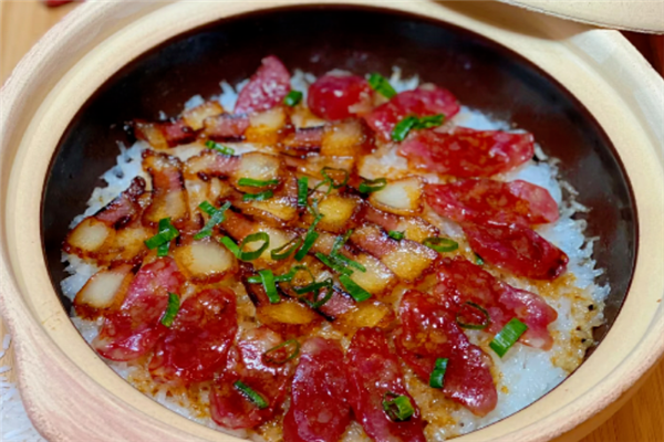 阿梅香煲仔饭 阿梅香煲仔饭