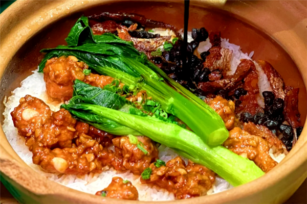 芳金锅特色煲仔饭 芳金锅特色煲仔饭