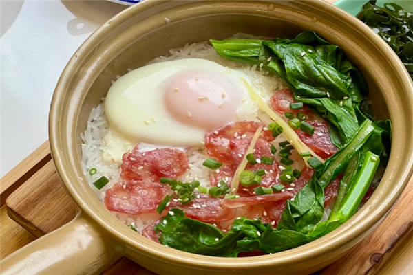 四方煲仔饭