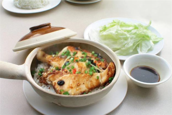 六六煲仔饭 六六煲仔饭