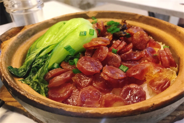 芳金锅特色煲仔饭 芳金锅特色煲仔饭