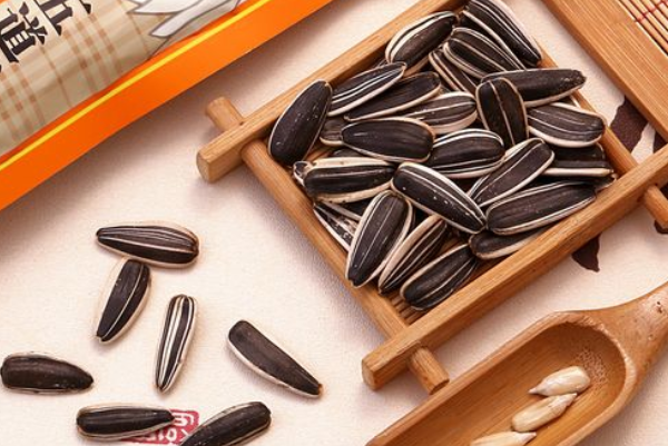 眼镜瓜子零食 眼镜瓜子零食