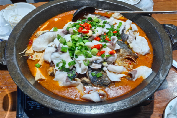 跃龙门石锅鱼 跃龙门石锅鱼