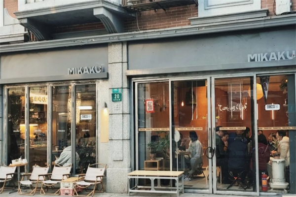 MIKAKU