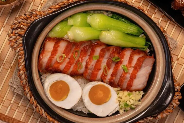 英英煲仔饭 英英煲仔饭