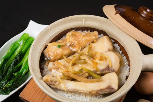 肖婆婆煲仔饭 肖婆婆煲仔饭