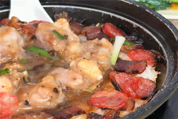 熊大两掺煲仔饭