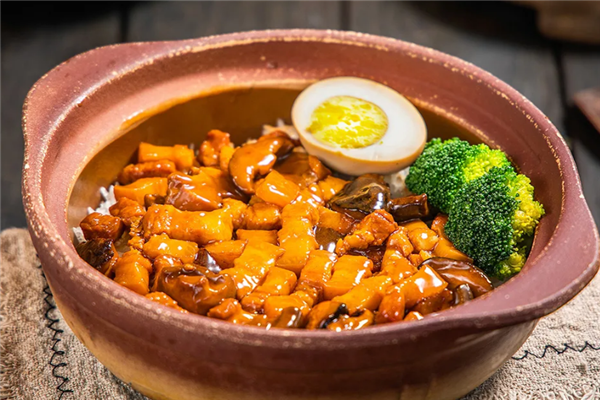 泰哥特色煲仔饭 泰哥特色煲仔饭