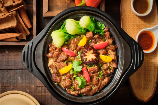名泉煲仔饭 名泉煲仔饭