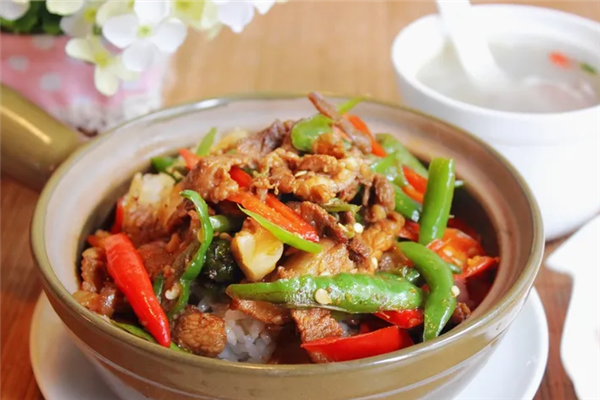 肖婆婆煲仔饭 肖婆婆煲仔饭