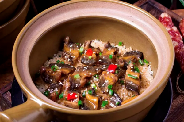 泰哥特色煲仔饭 泰哥特色煲仔饭