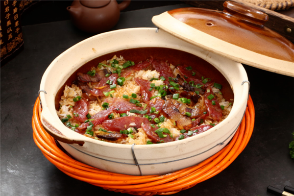肖婆婆煲仔饭 肖婆婆煲仔饭