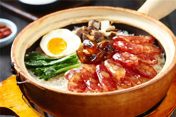 四英煲仔饭