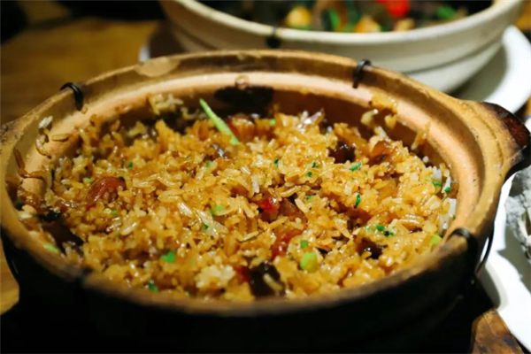 张禄记煲仔饭