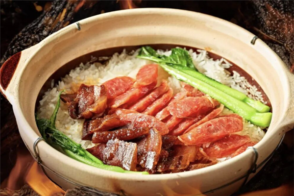 熊大两掺煲仔饭