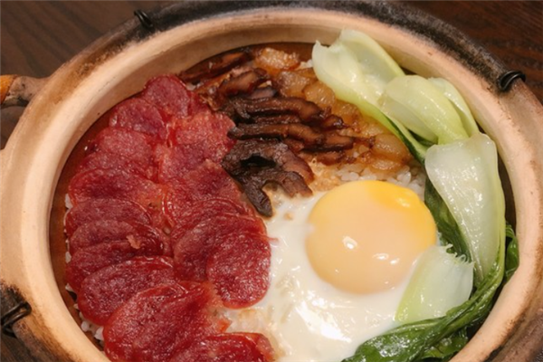 熊大两掺煲仔饭