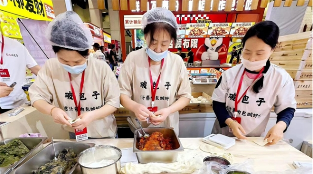 2026郑州连锁加盟展顺利落幕,笼缘破包子成餐饮创业“人气王” 2026郑州连锁加盟展顺利落幕,笼缘破包子成餐饮创业“人气王”