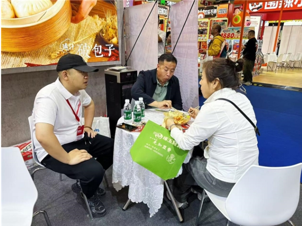 2026郑州连锁加盟展顺利落幕,笼缘破包子成餐饮创业“人气王” 2026郑州连锁加盟展顺利落幕,笼缘破包子成餐饮创业“人气王”