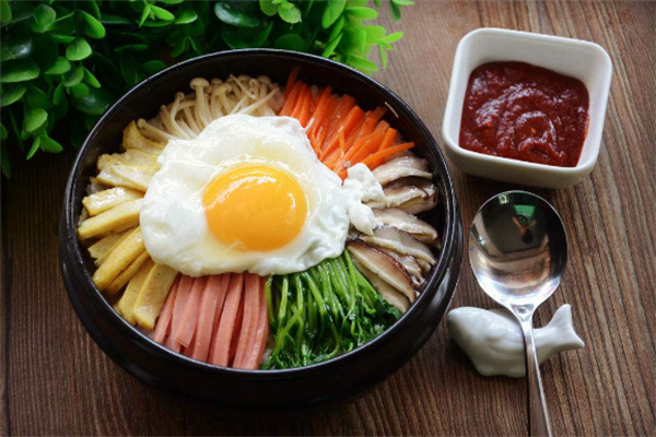 鲜蔬石锅拌饭