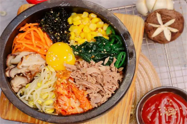 鲜蔬石锅拌饭